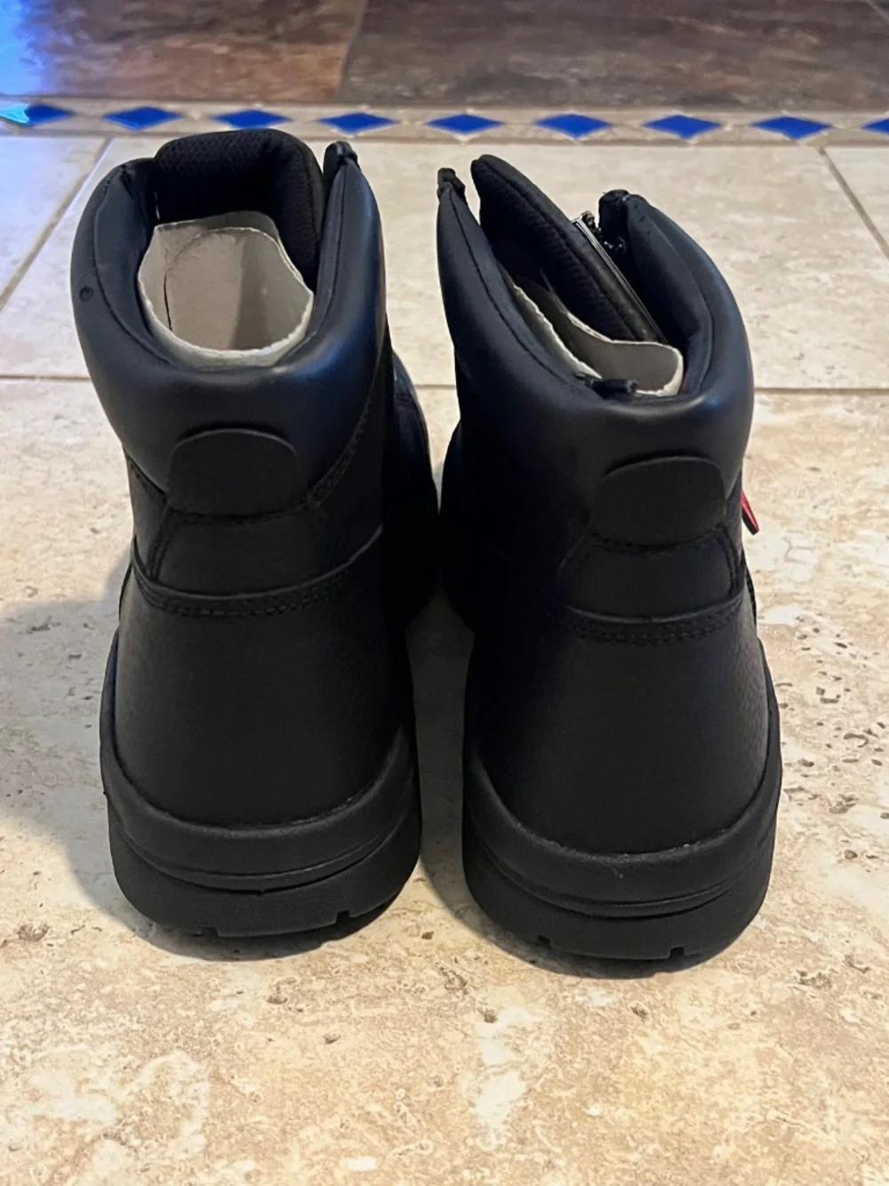 BRAND NEW Men's 6